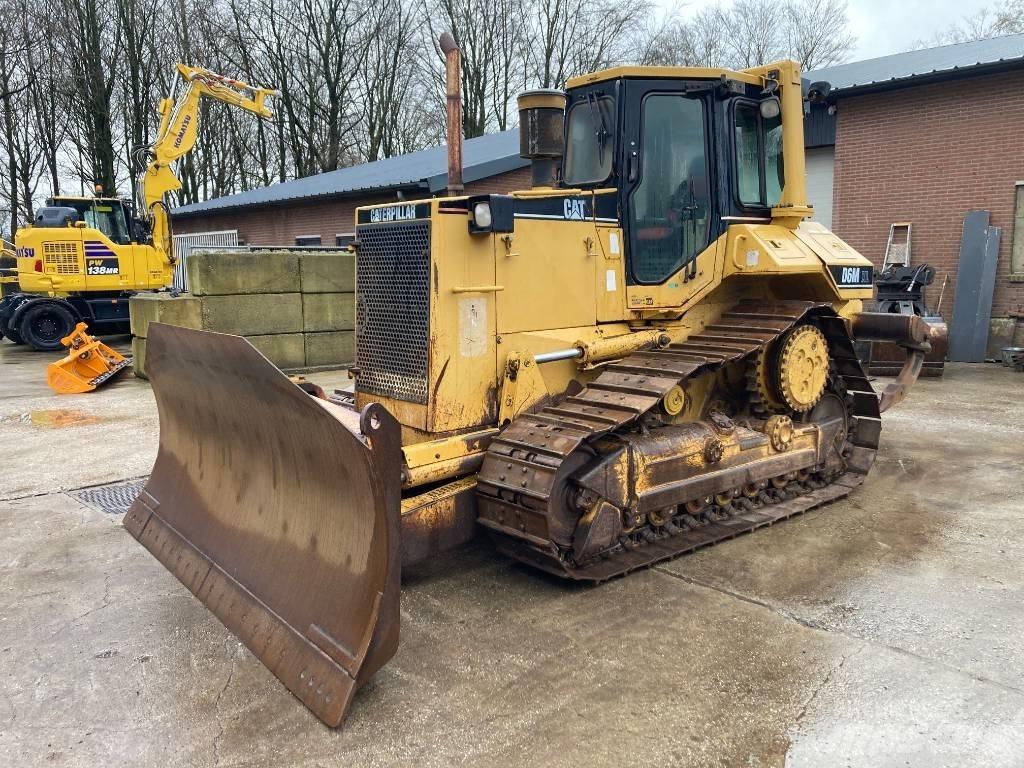 CAT D 6 M XL بلدوزرات مجنزرة
