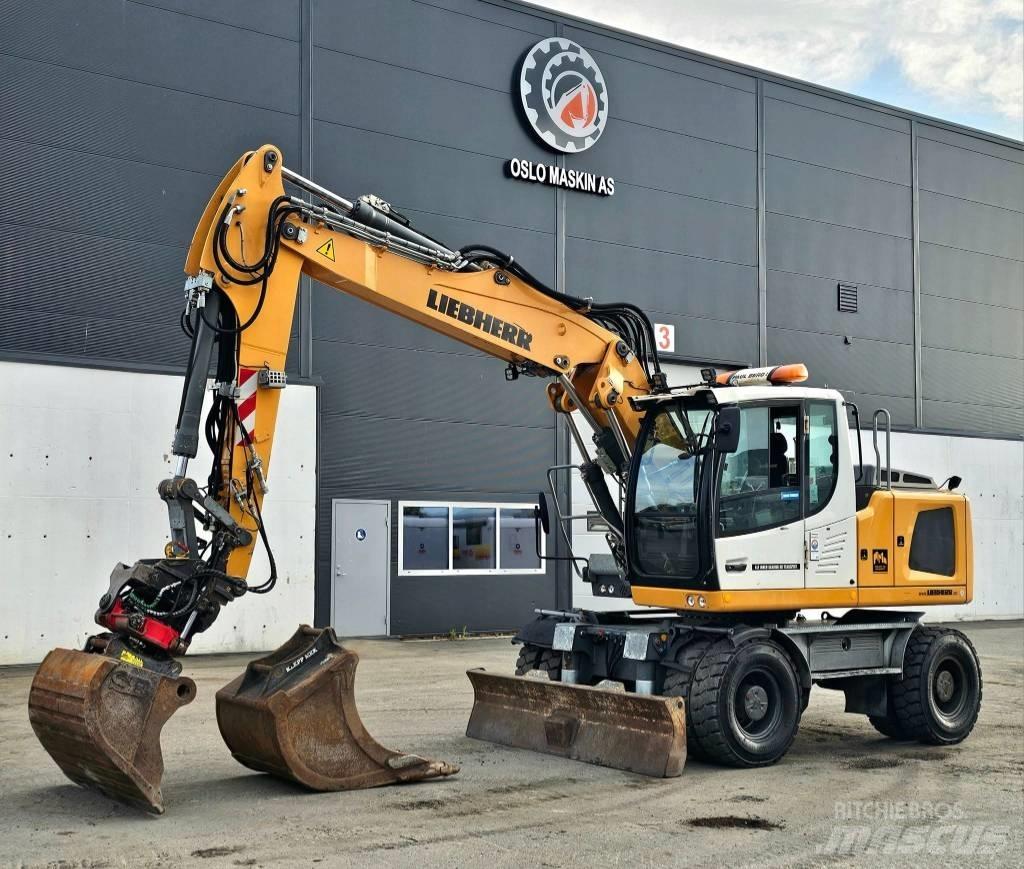 Liebherr A 916 حفارات بعجل