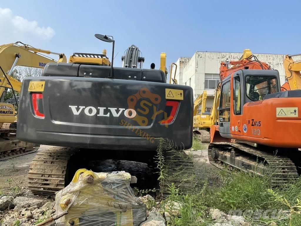 Volvo EC 200 D حفارات زحافة
