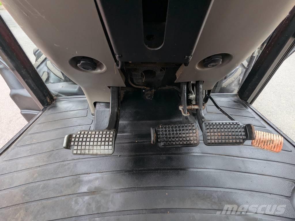 CASE 85JXU الجرارات