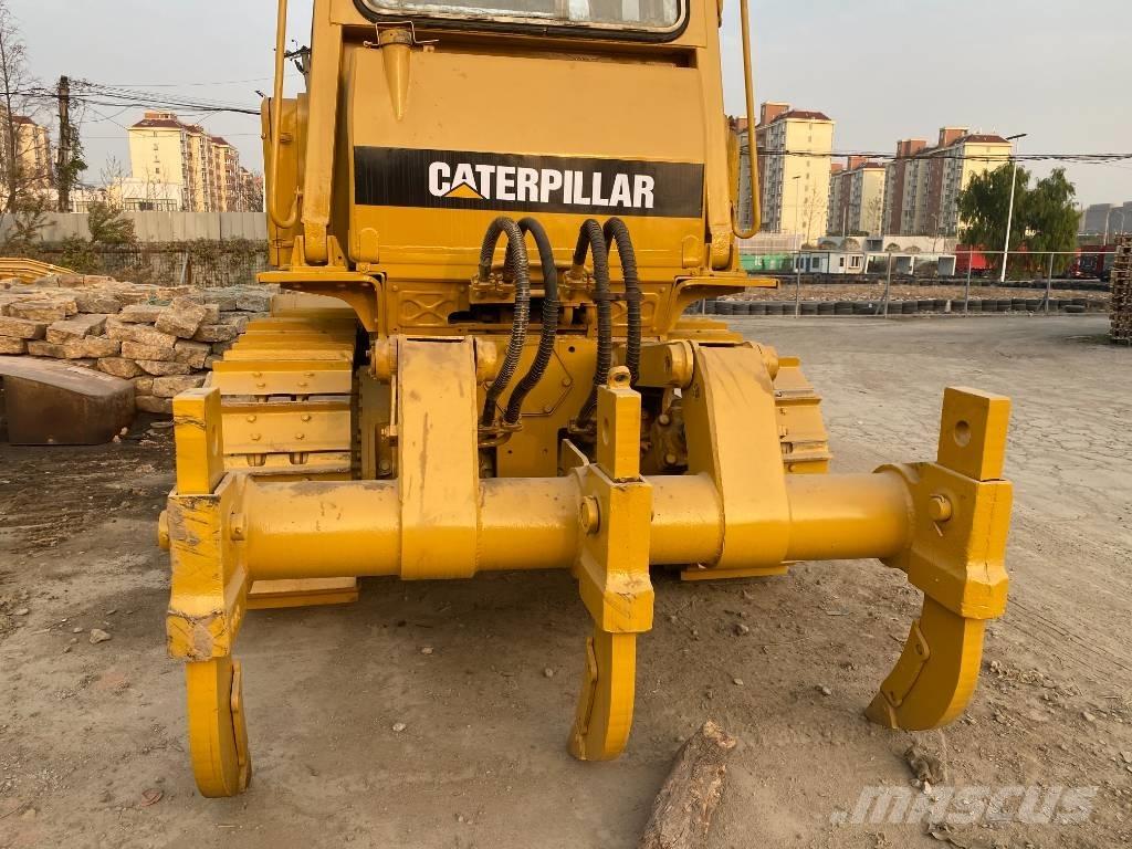 CAT D 6 D بلدوزرات مجنزرة