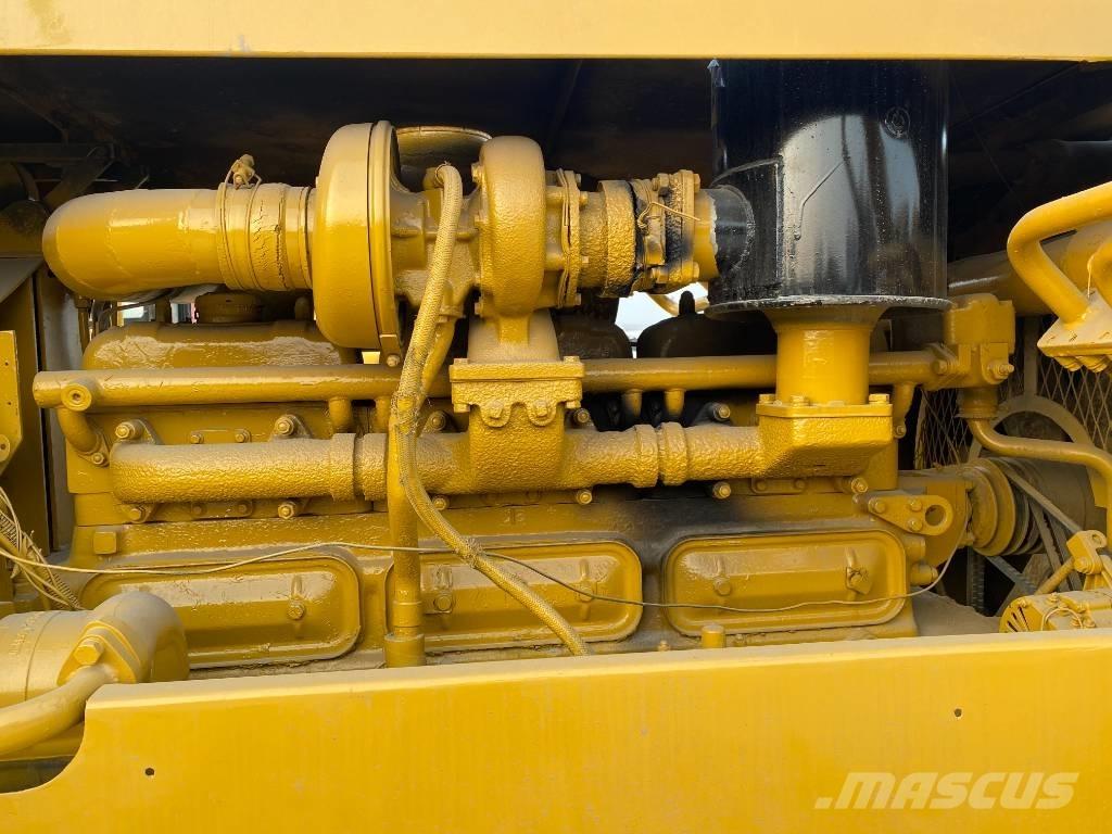 CAT D 6 D بلدوزرات مجنزرة