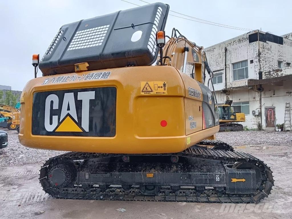 CAT 324 D L حفارات زحافة