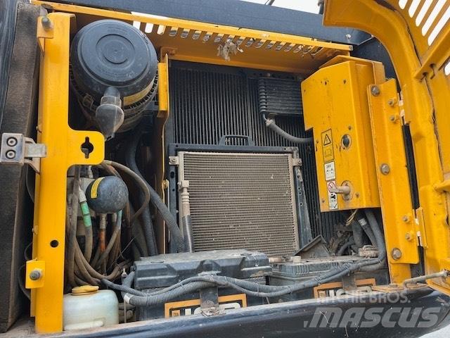 JCB JS 145 W حفارات بعجل
