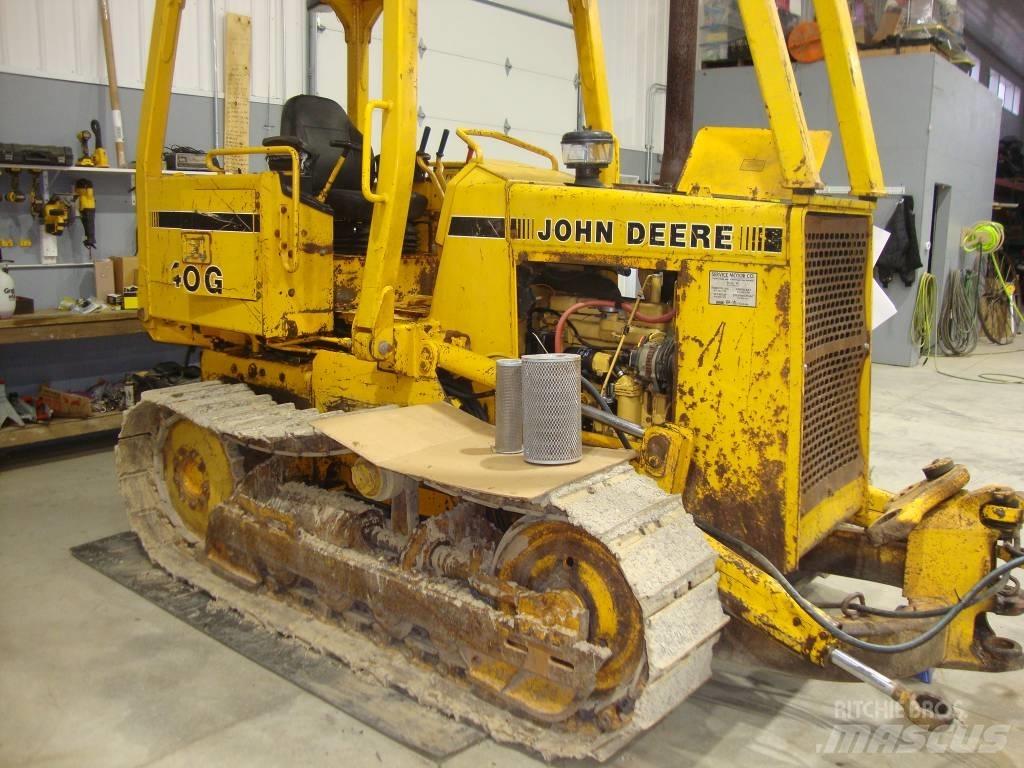 DEERE 450G بلدوزرات مجنزرة