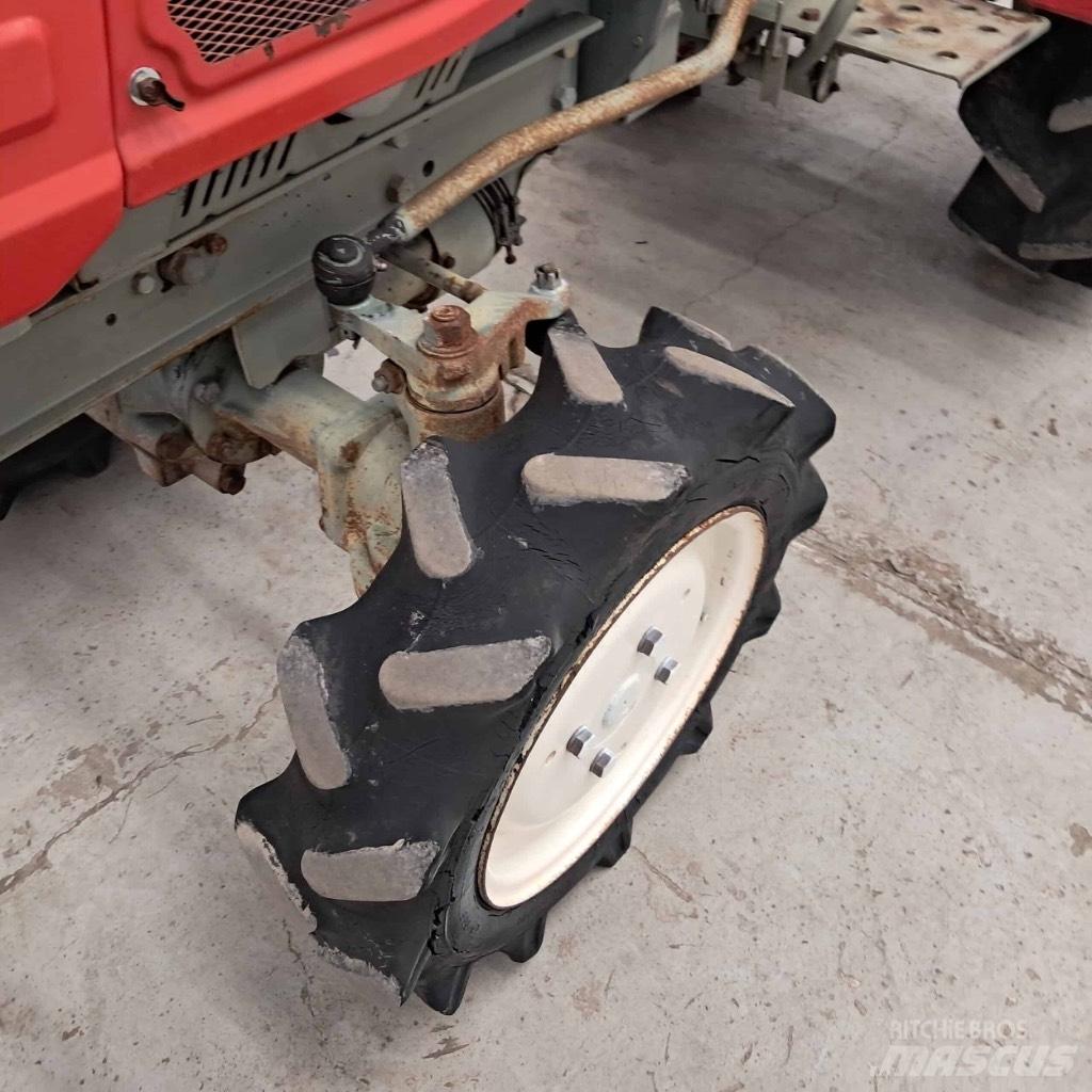 Yanmar YM 1401 D الجرارات