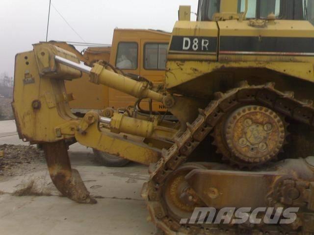 CAT D8R بلدوزرات مجنزرة