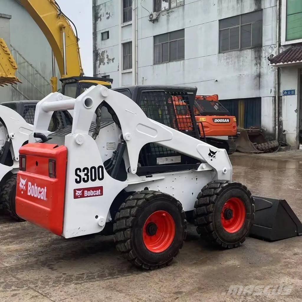 Bobcat S300 لوادر انزلاقية التوجيه
