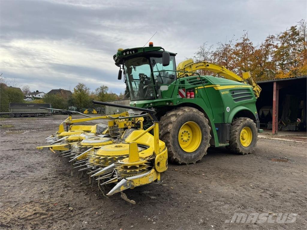 John Deere 8600i حصادات الأعلاف