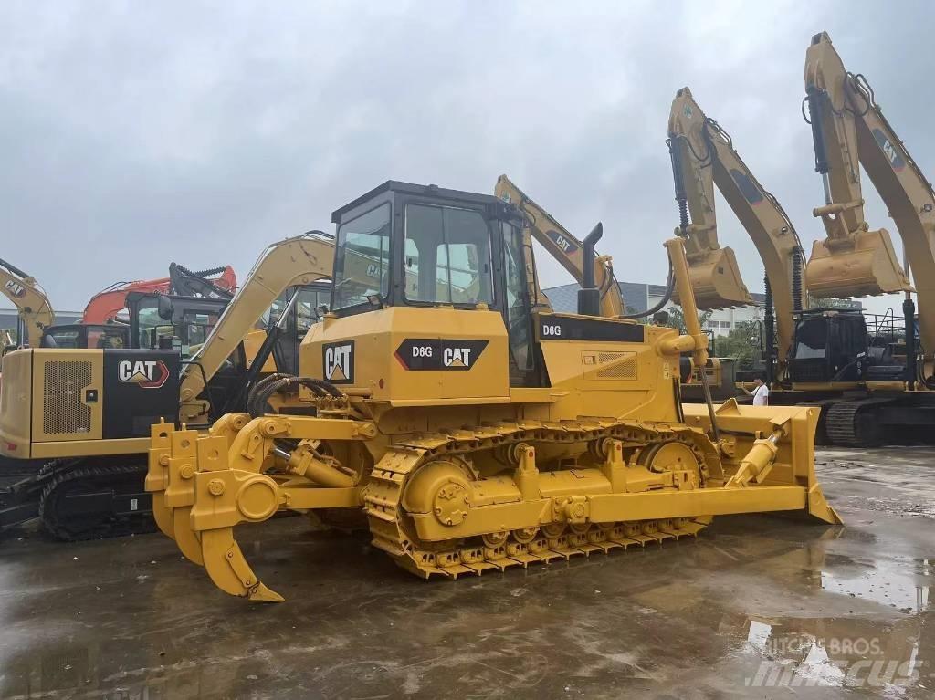 CAT D 6 G بلدوزرات مجنزرة