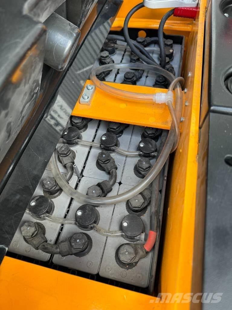 Hyundai 15ESR شاحنات مناولة ذاتية الدفع