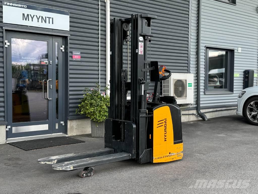 Hyundai 15ESR شاحنات مناولة ذاتية الدفع