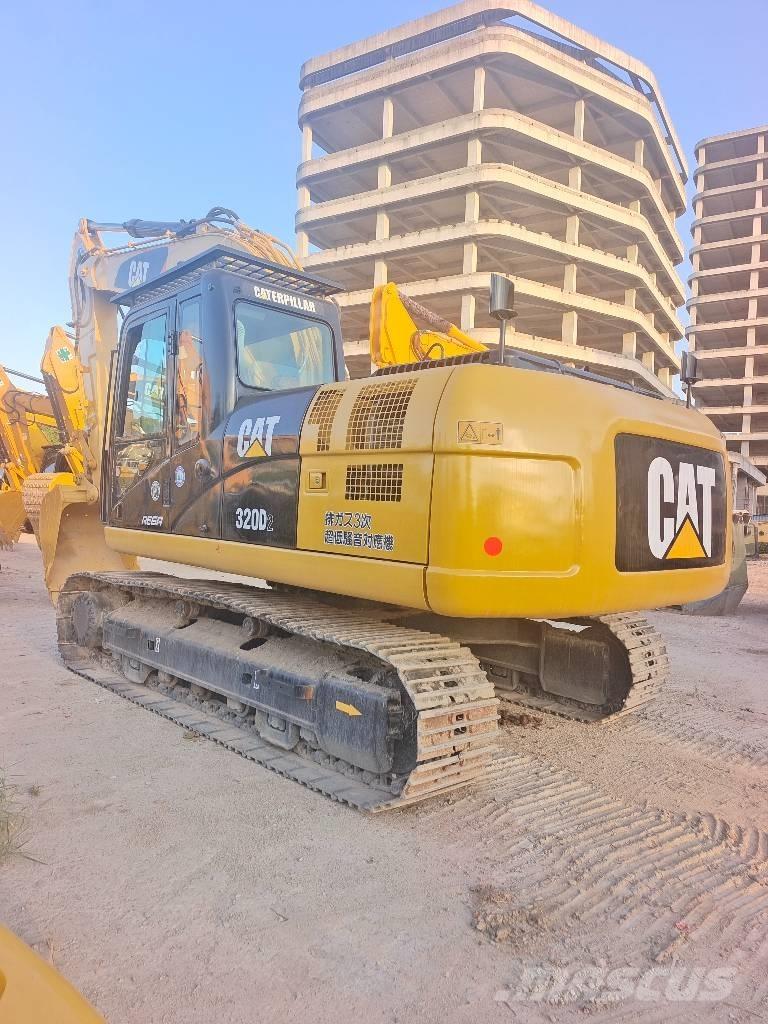 CAT 320 D حفارات زحافة