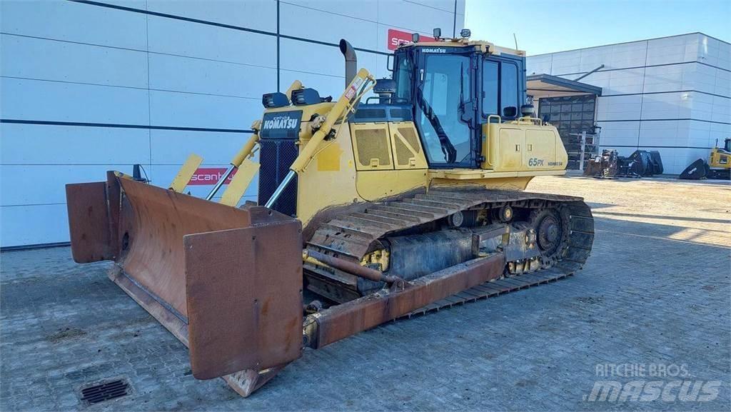 Komatsu D65PX-18 بلدوزرات مجنزرة