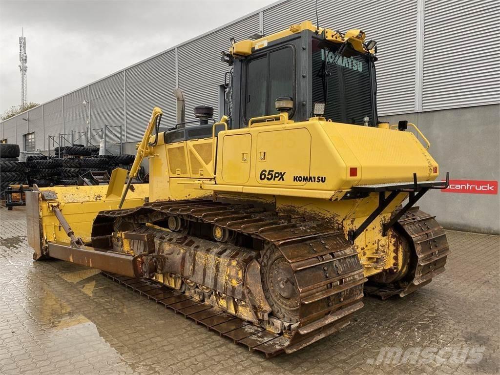 Komatsu D65PX-18 بلدوزرات مجنزرة