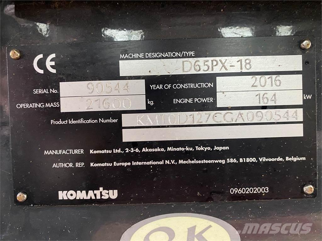 Komatsu D65PX-18 بلدوزرات مجنزرة