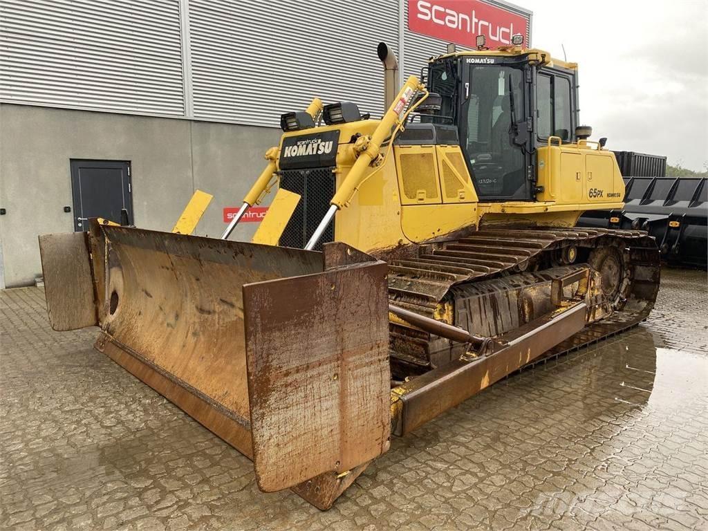 Komatsu D65PX-18 بلدوزرات مجنزرة