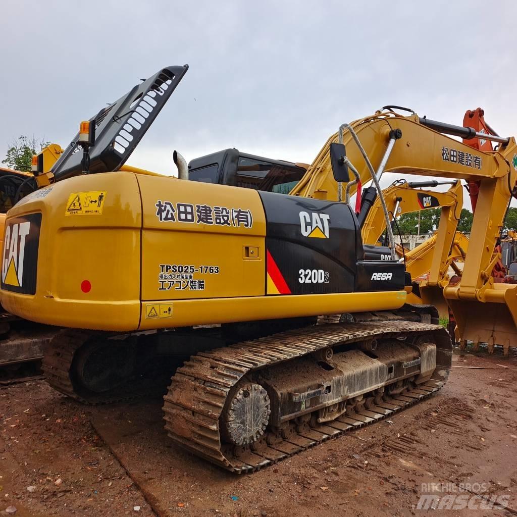 CAT 320 D حفارات زحافة