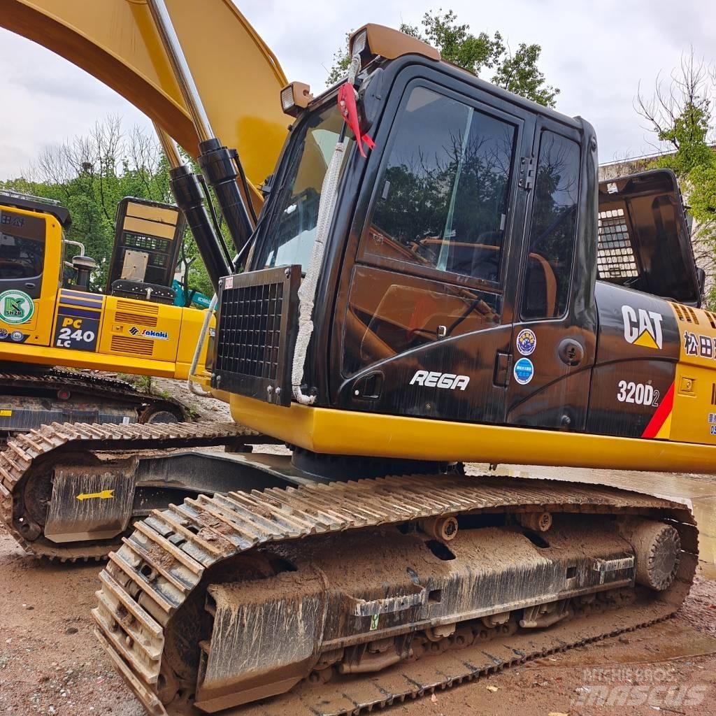 CAT 320 D حفارات زحافة