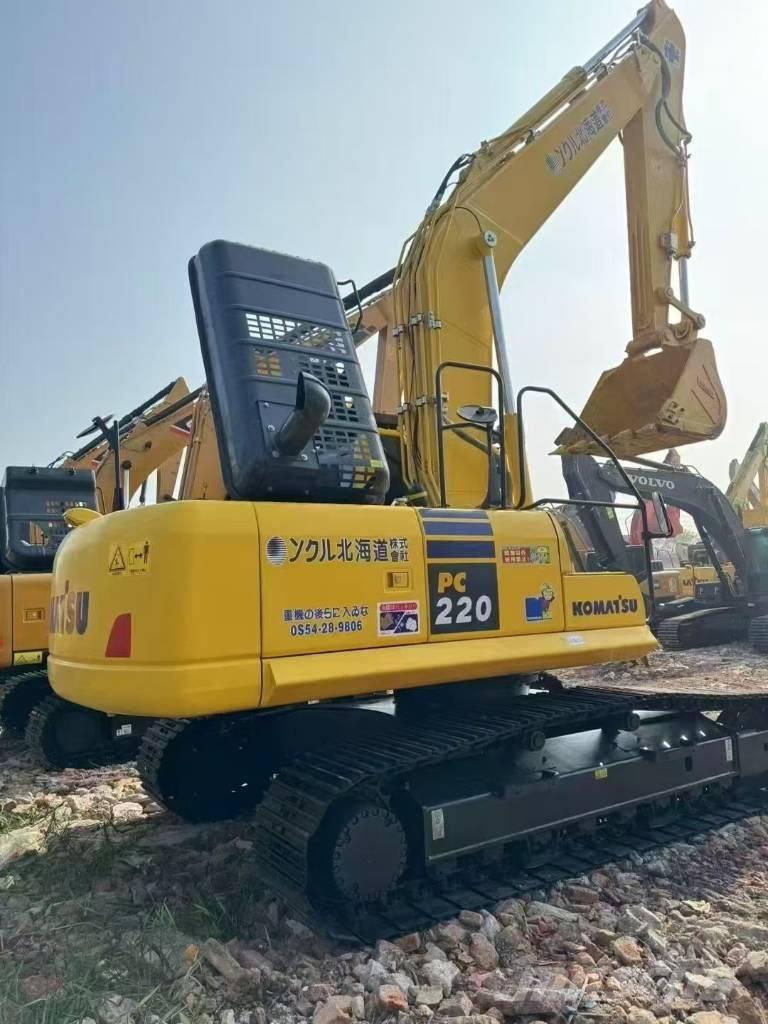 Komatsu PC 220-8 حفارات زحافة