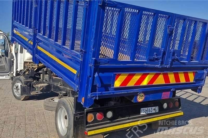 Isuzu NQR500 شاحنات أخرى