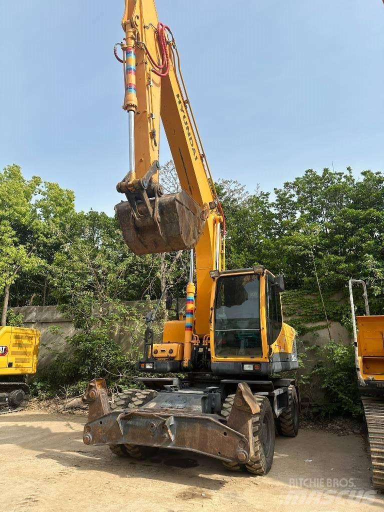 Hyundai R210W-9 حفارات بعجل