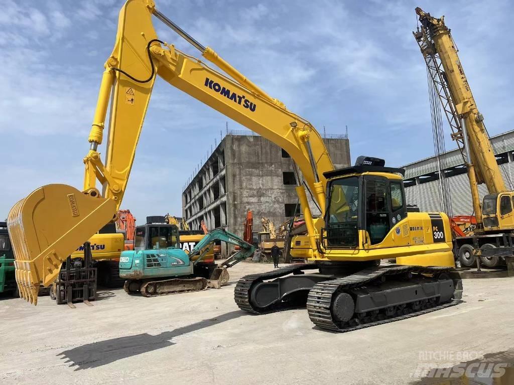 Komatsu PC 300 حفارات زحافة