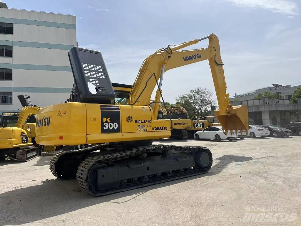 Komatsu PC 300 حفارات زحافة