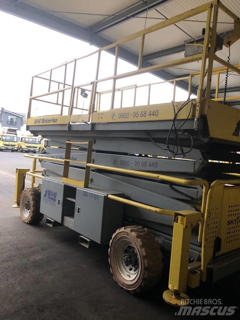 SkyJack SJ 9250 RT رافعات مقصية الشكل