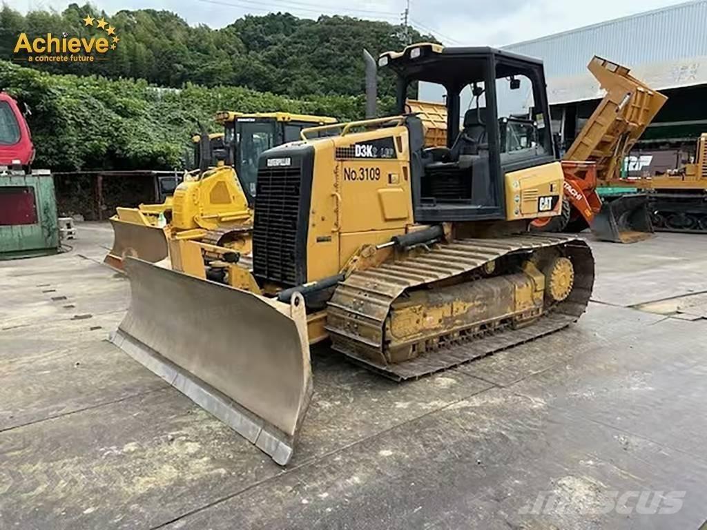 CAT D 3 K 2 بلدوزرات مجنزرة