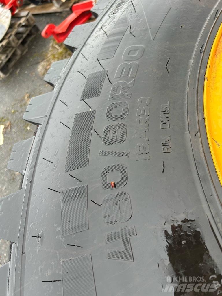 JCB 4220 FASTRAC الجرارات
