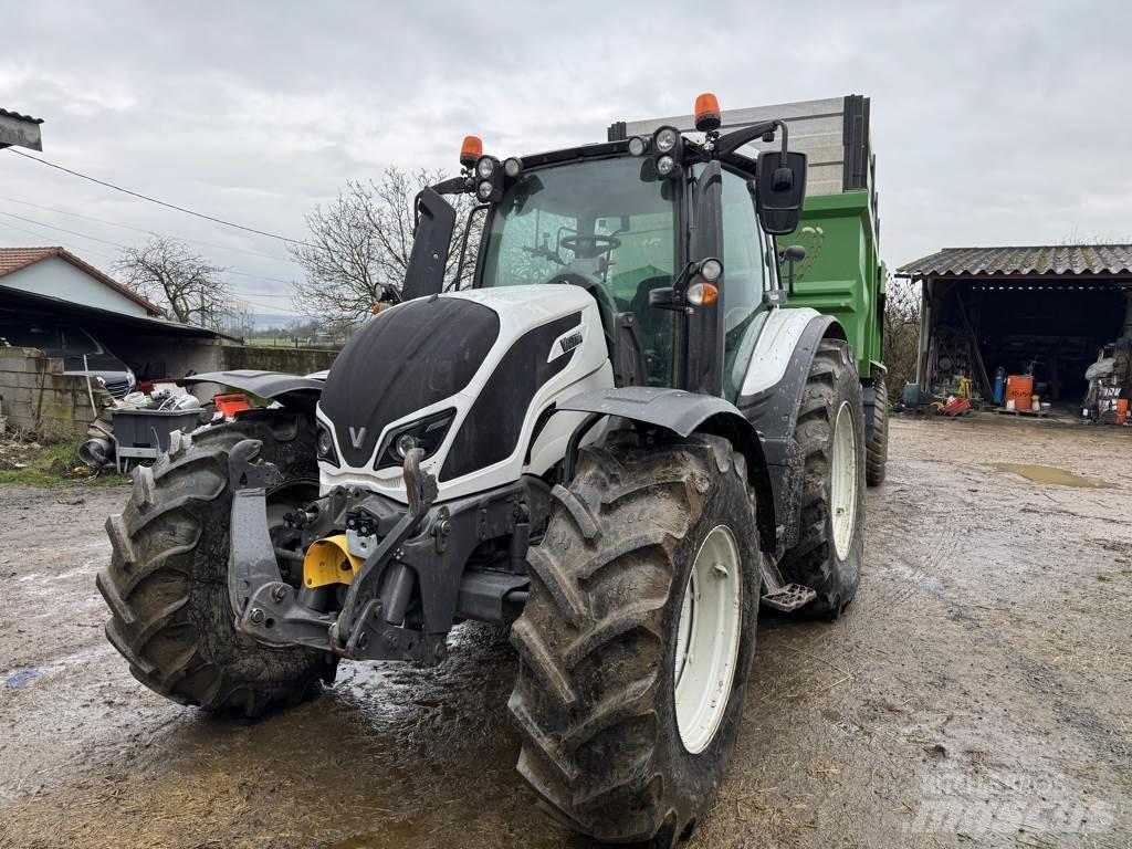Valtra N174 الجرارات