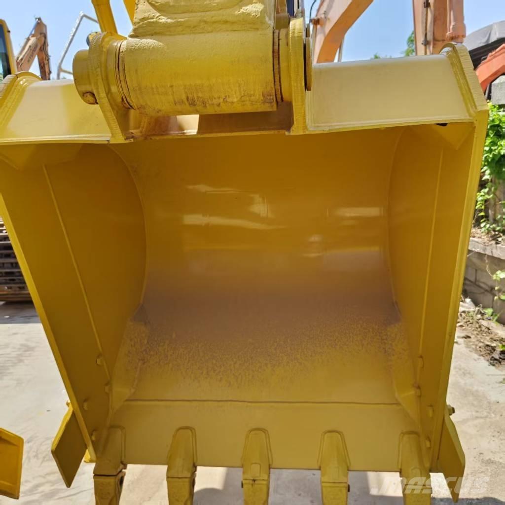 Komatsu PC 220-7 حفارات زحافة