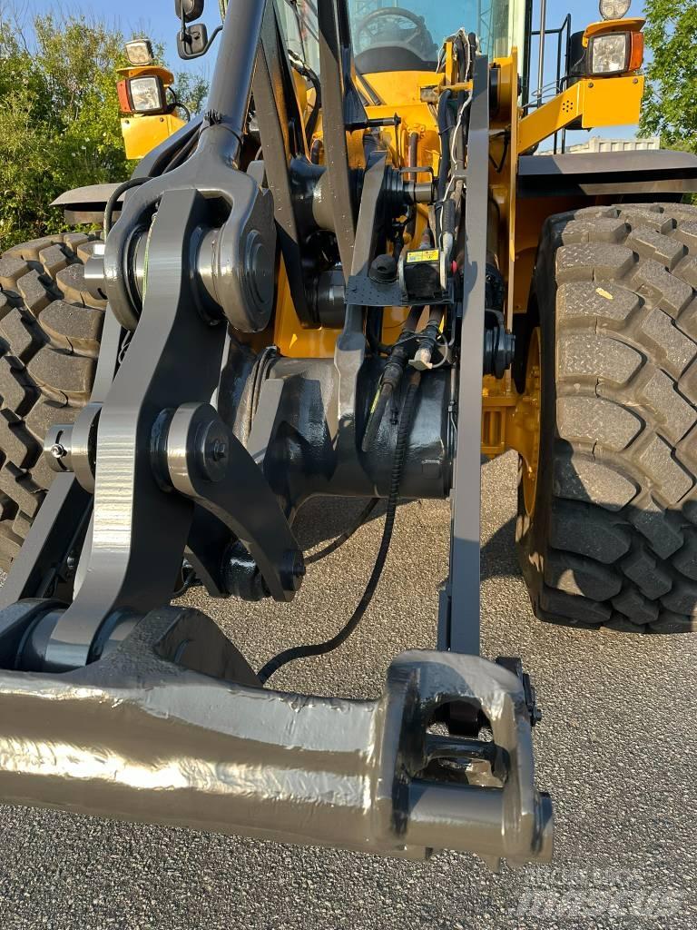 Volvo L120g لوادر بعجل