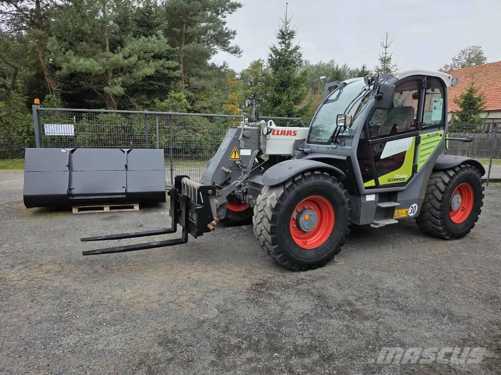 CLAAS Scorpion 7044 معدات مناولة لأغراض الزراعة