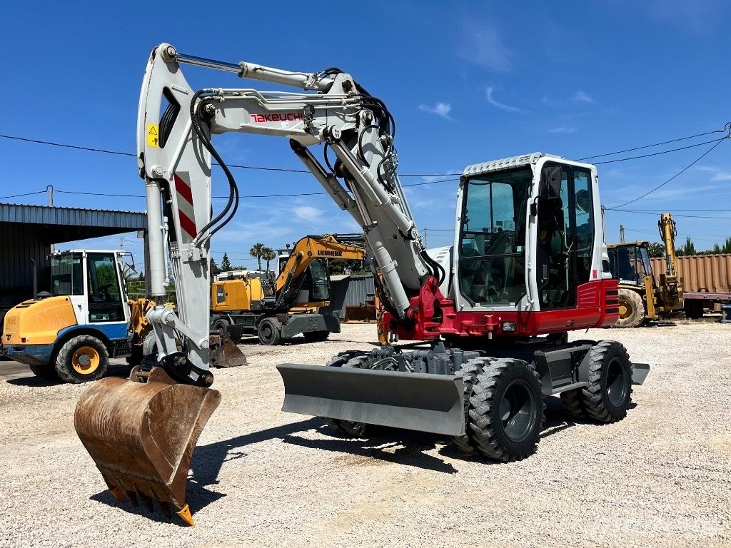 Takeuchi TB 295 حفارات بعجل