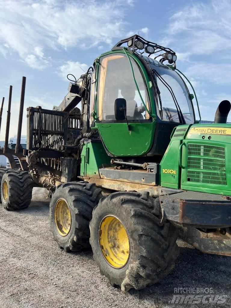 John Deere 1010 E شاحنات
