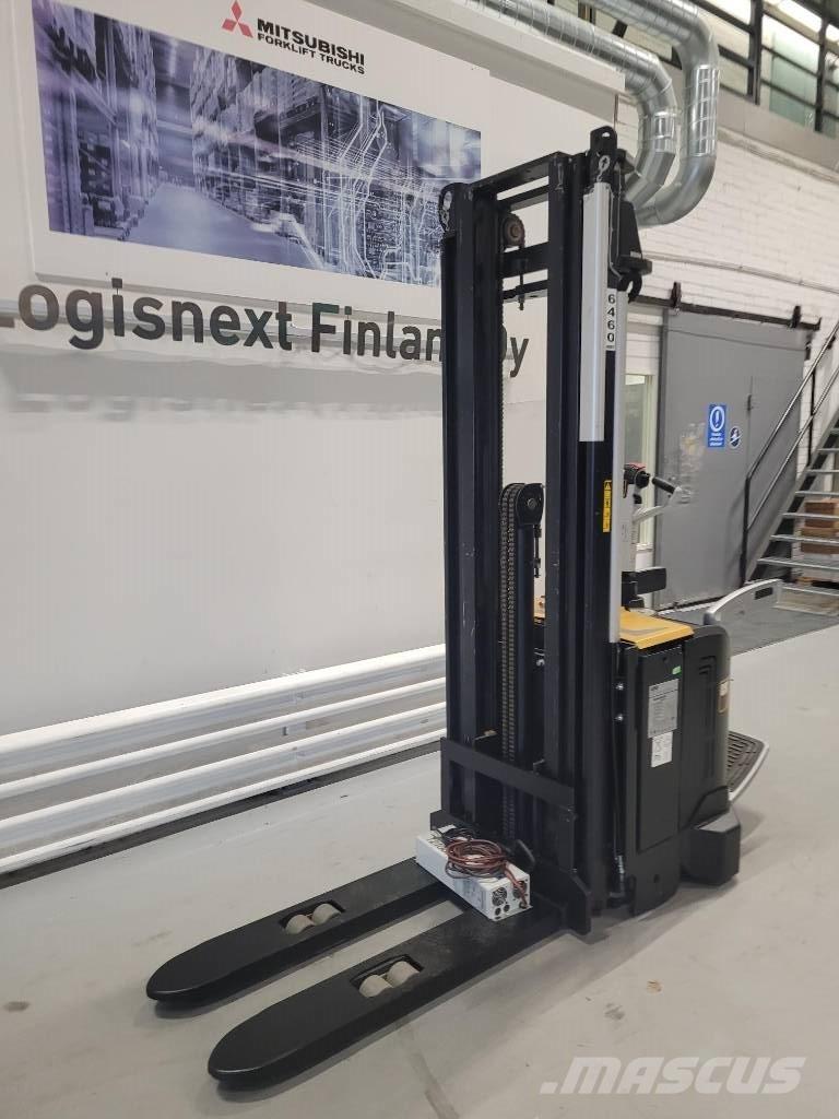 CAT NSV 16N شاحنات مناولة ذاتية الدفع