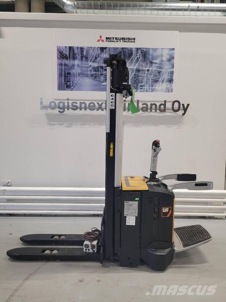 CAT NSV 16N شاحنات مناولة ذاتية الدفع