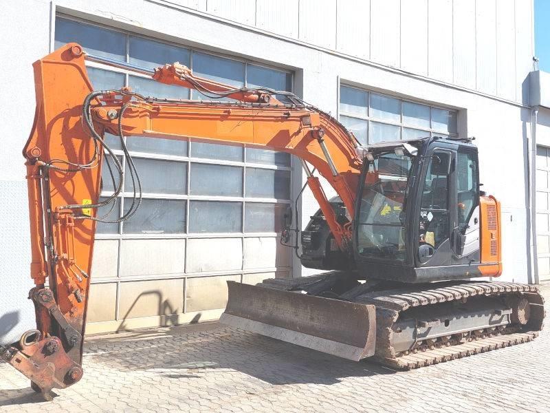 Hitachi ZX 135 US-6 حفارات زحافة