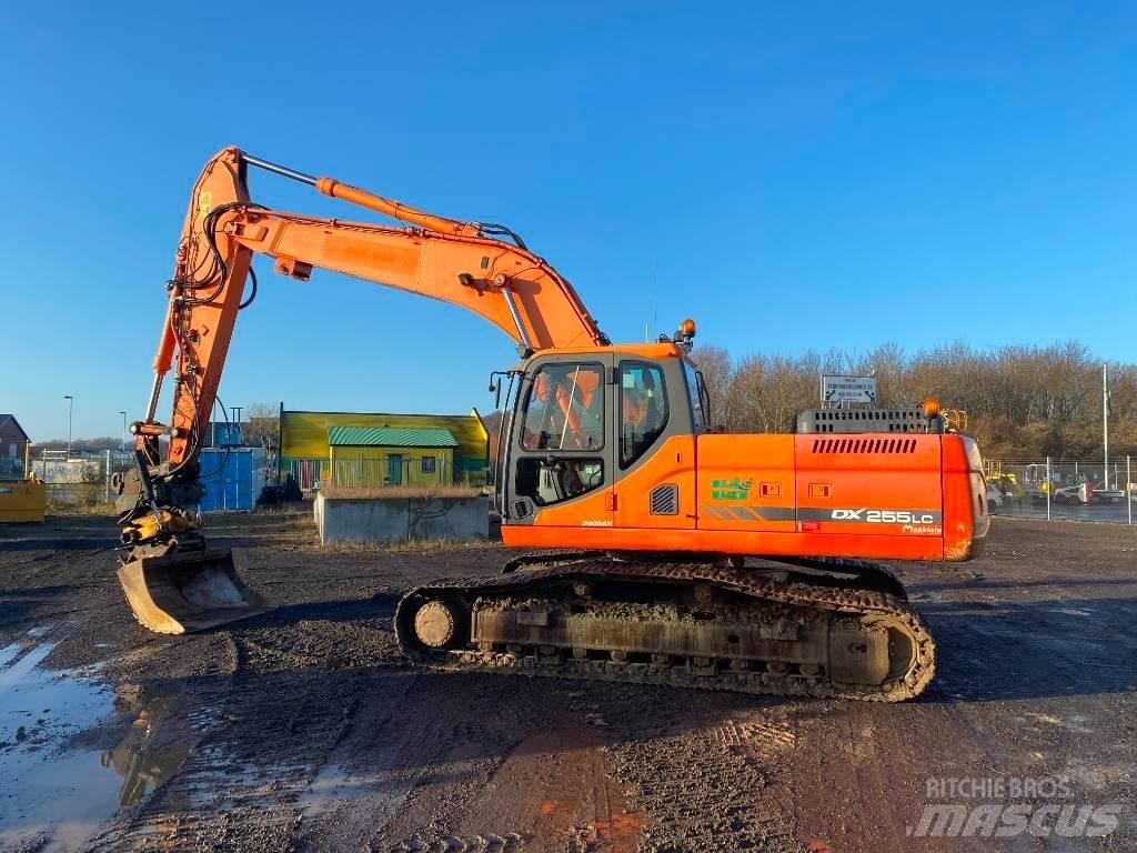 Doosan DX 255 LC حفارات زحافة