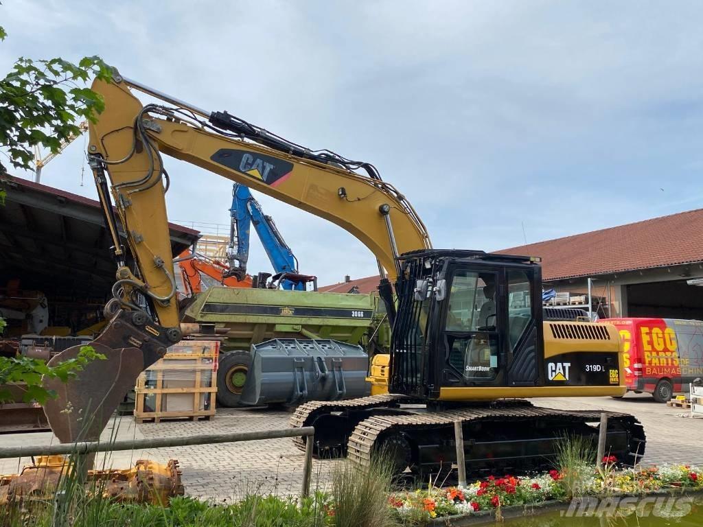 CAT 319 D L حفارات زحافة