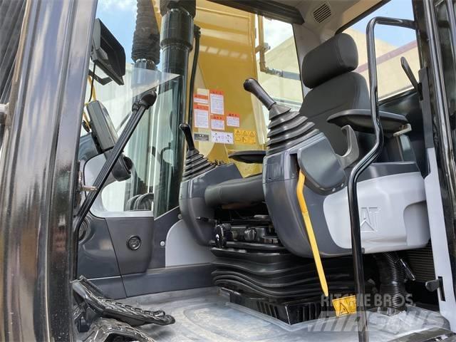 CAT 320 D حفارات زحافة