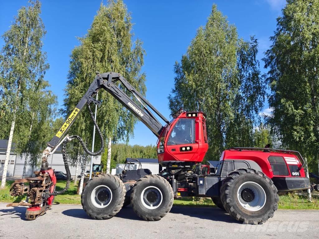 Komatsu 951 حصادات