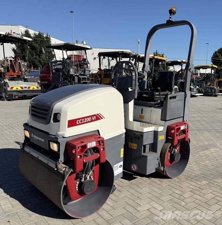 Dynapac CC 1200 VI مداحل ثنائية الاسطوانة