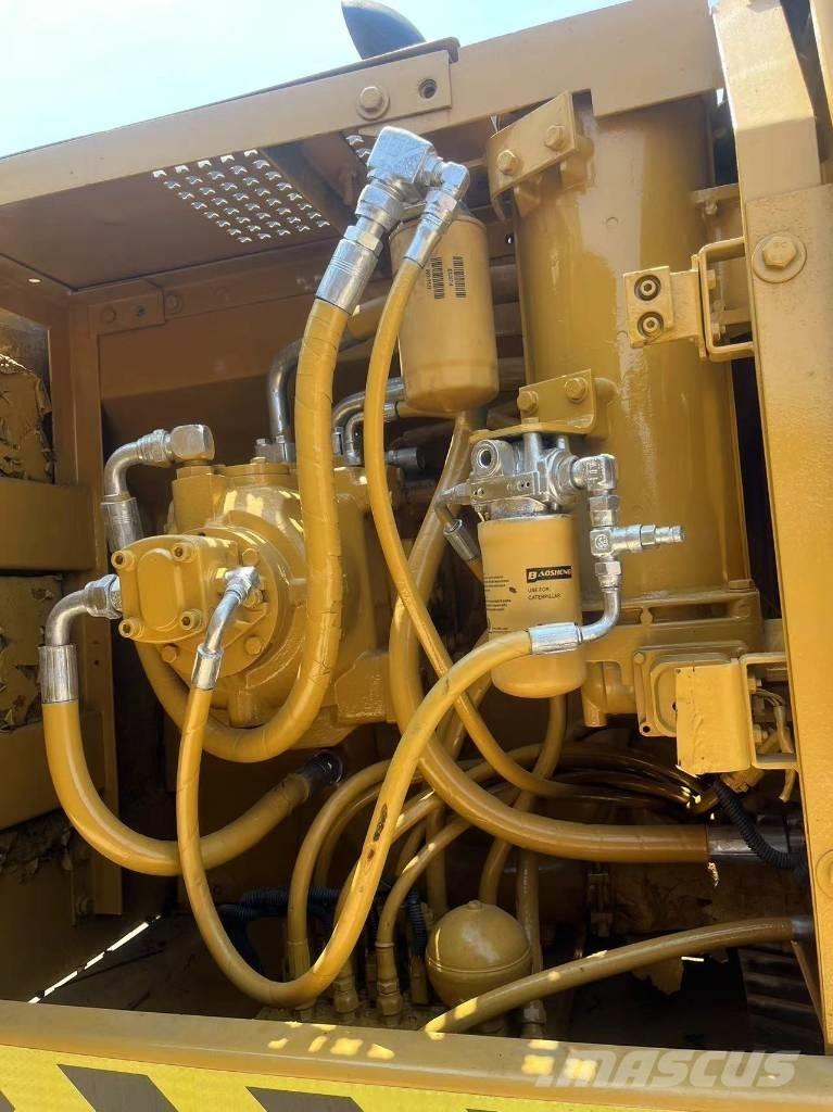 CAT 320 C L حفارات زحافة