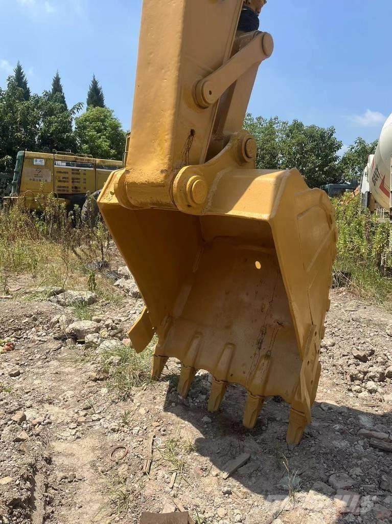 CAT 320 C L حفارات زحافة