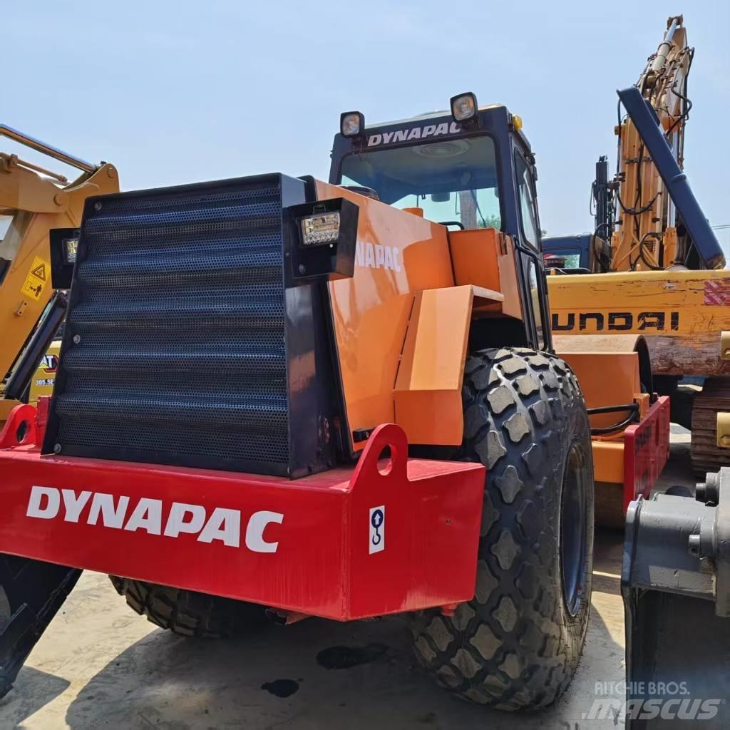 Dynapac CA25D مداحل أحادية الأسطوانة