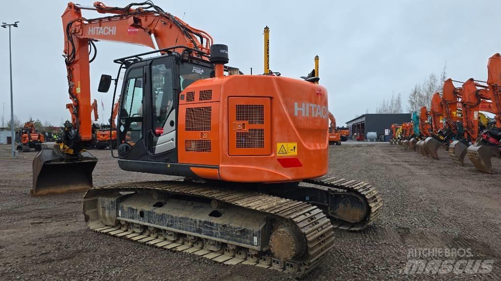 Hitachi ZX 225USLC-6 حفارات زحافة