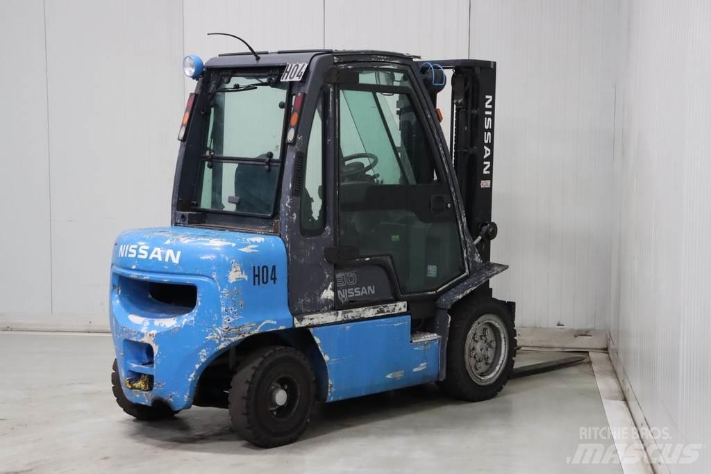 Nissan FGD02A30Q شاحنات الديزل